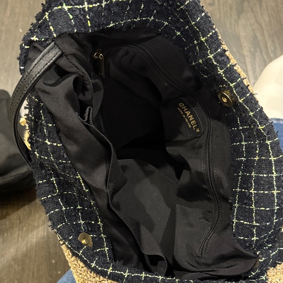 Authentic Chanel Raffia Shoulder Bag - Picture 4 of 7